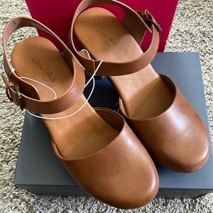 Universal Thread Brown clogs with buckles NWT